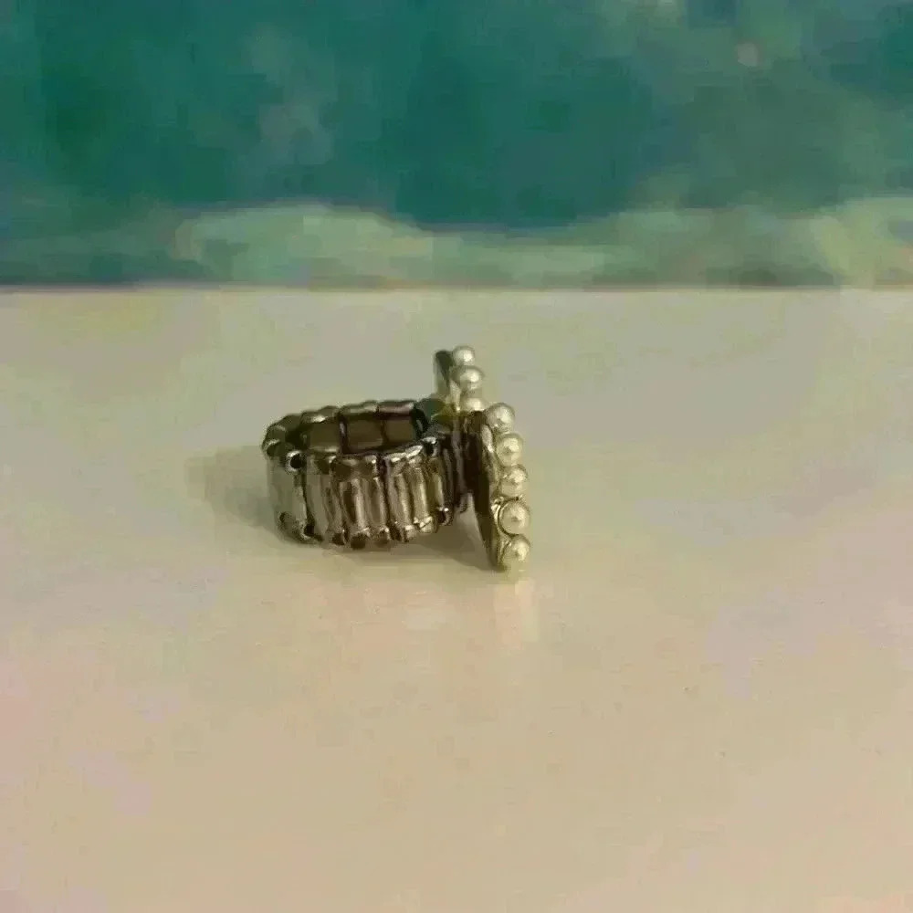 🐳 Crystal and Pearl White Bow Tie Stretch Ring - Picture 3 of 9
